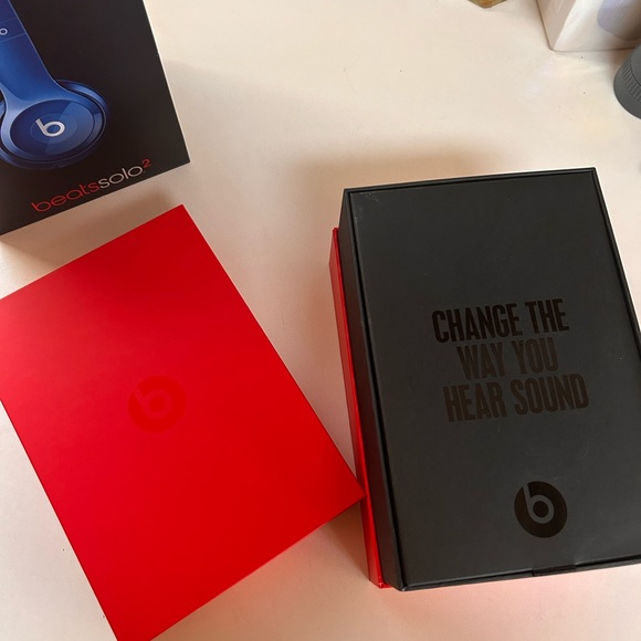 Beats2Box with sticker, and instruction booklet - Picture 4 of 10
